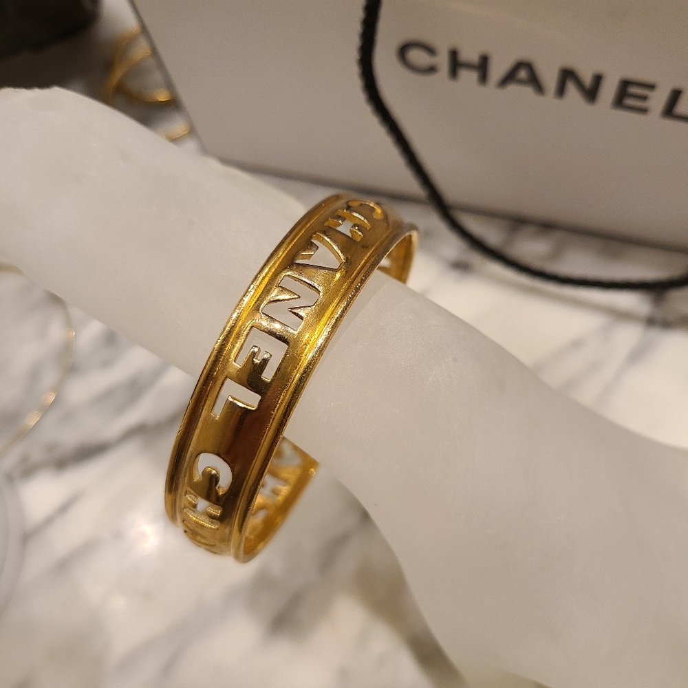 AUTHENTIC. CHANEL LOGO  CUT-OUT BANGLE BRACELET